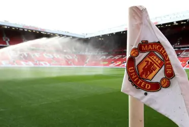 A chemical company boss and a Qatari sheikh are the two confirmed bidders for United.