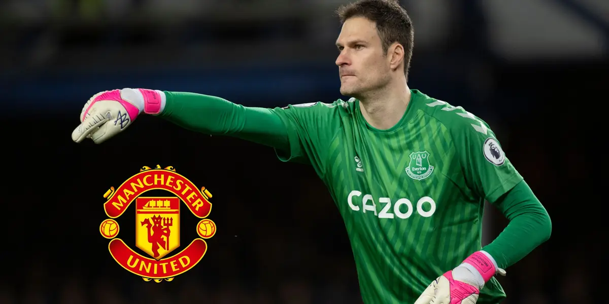 Manchester United is considering making a move for this goalkeeper