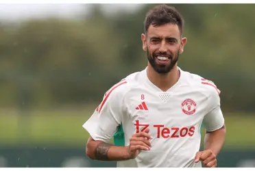 Bruno Fernandes is pointed out by Neville and Keane after his Man United role