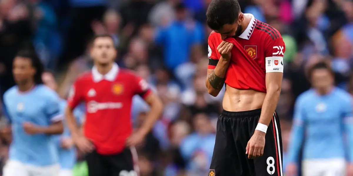 Criticism towards Manchester United was a worldwide trend due to their inoperability in a crucial match.