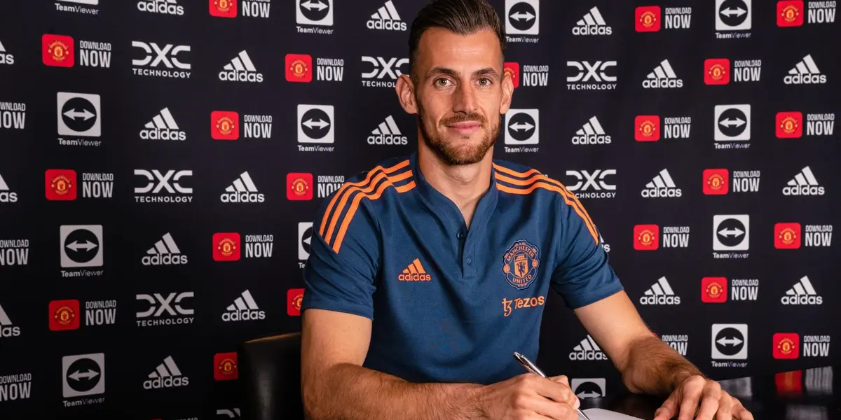 Martin Dúbravka has been unveiled as Manchester United’s new goalkeeper