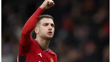 Diogo Dalot prepares for his new role with Manchester United after these praises