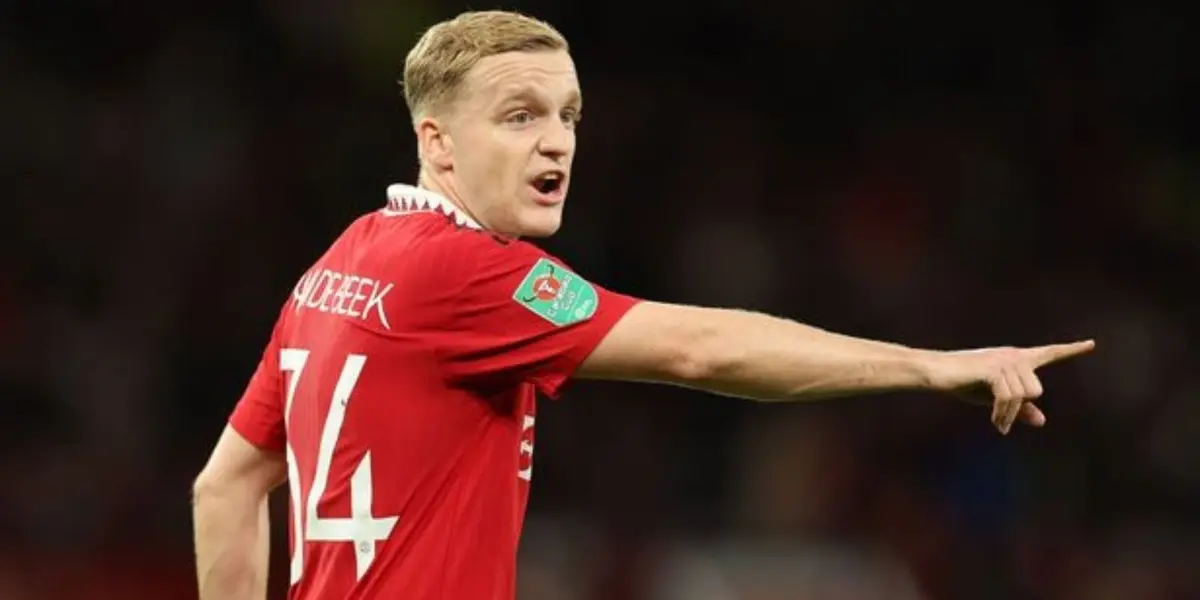 Donny van de Beek failed again in his midfield role, the third game in a row he has played.