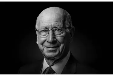 Manchester United and football fans all over the world mourn for the legend.