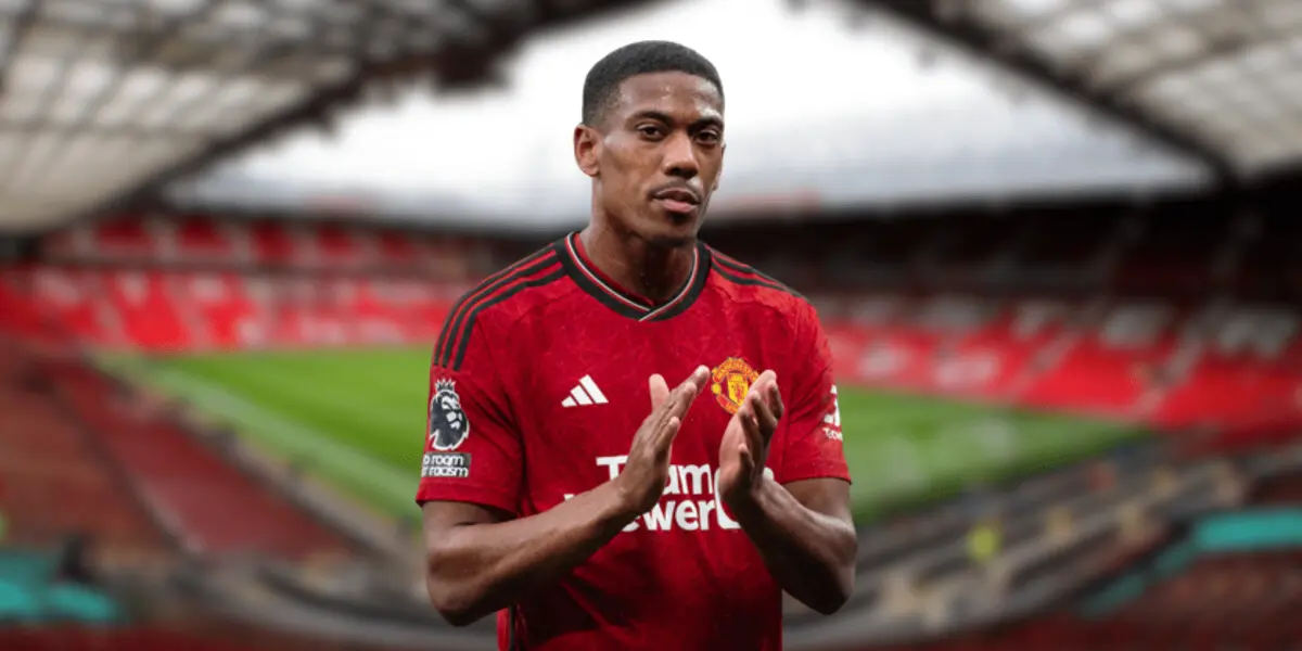 Manchester United are looking to sign a new striker to the team right now.