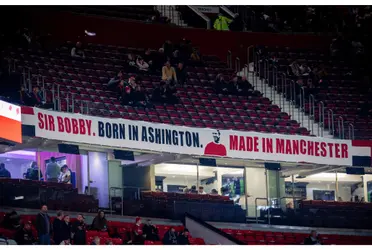 Manchester United fans are really grateful for their honour to Sir Bobby Charlton.