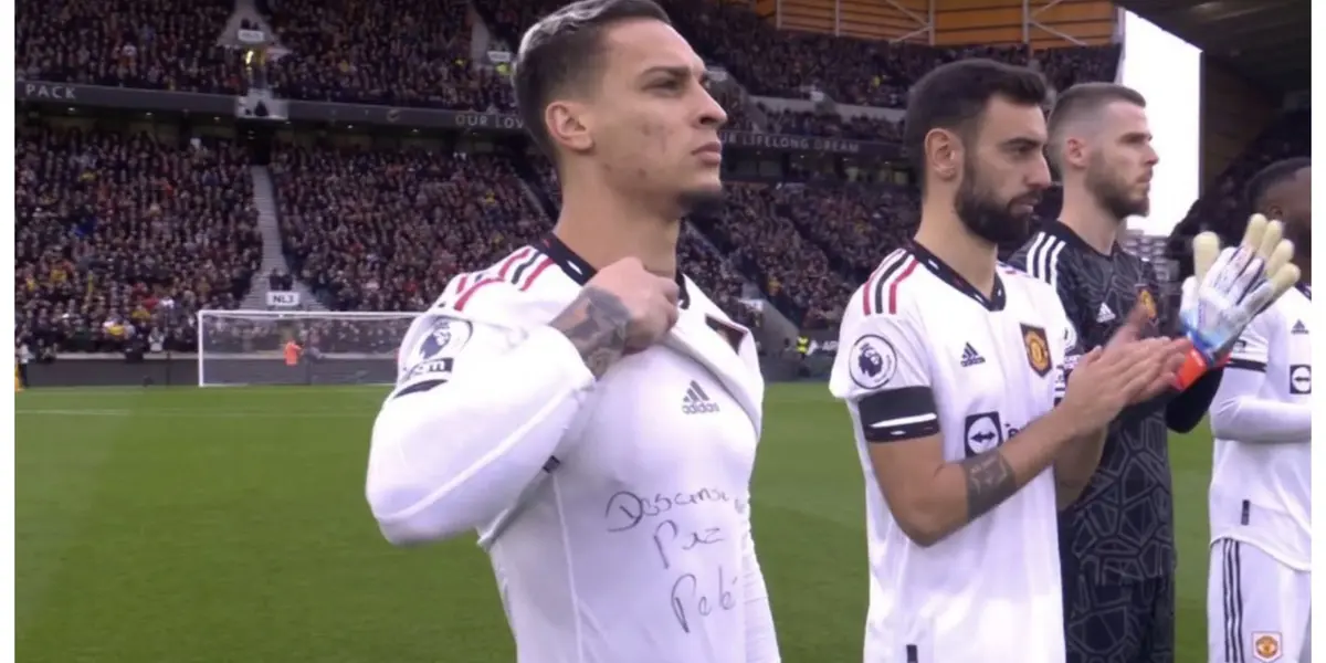 Manchester United fans' reactions to their star player's beautiful tribute to Pele before kickoff.