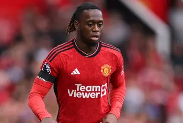 Without a decision, Manchester United activates the option to extend Aaron Wan-Bissaka's contract