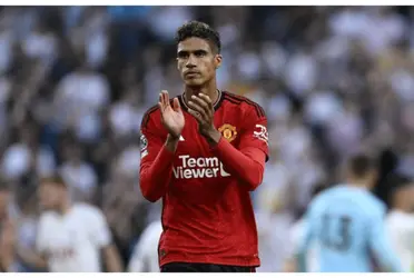 Manchester United might be looking to keep Raphael Varane in the squad.