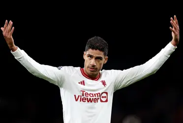 Manchester United might have the urge to sign a new center back for the team.