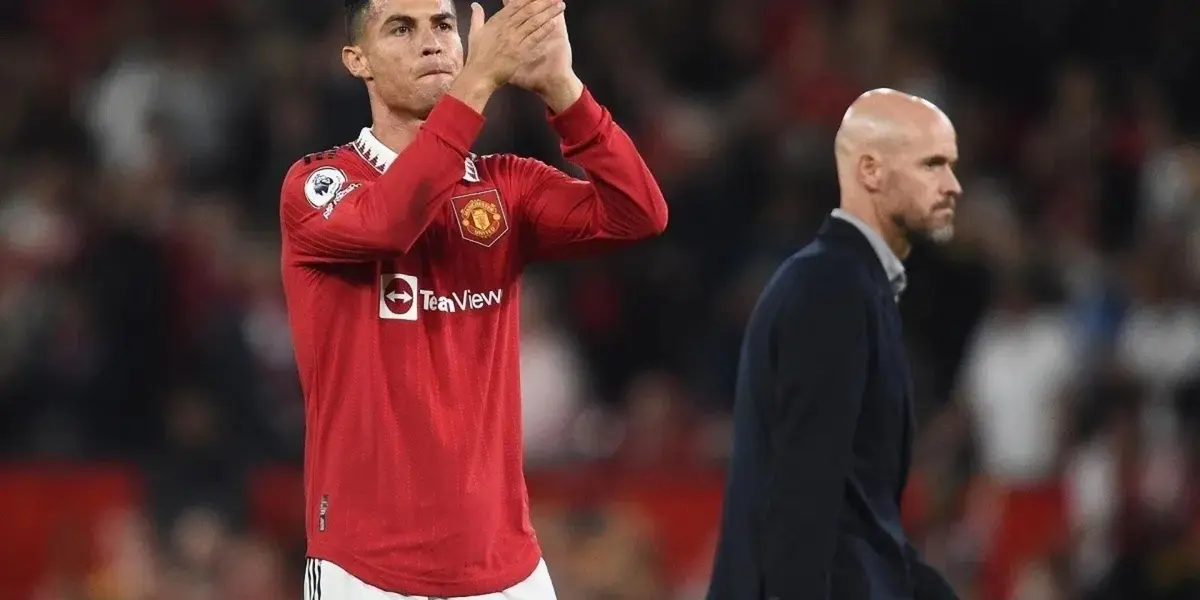 Manchester United missed clear chances to take all three points home from Stamford Bridge.