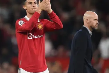 Manchester United missed clear chances to take all three points home from Stamford Bridge.