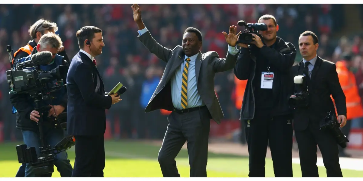 Manchester United superstars are reacting to the most heartbreaking news in football today.