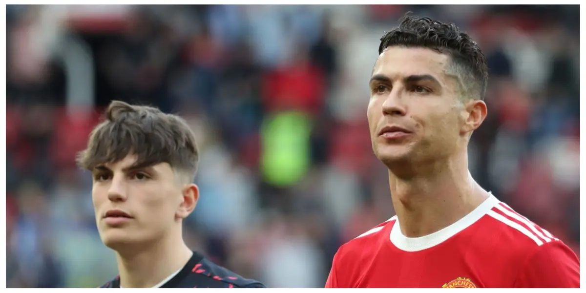 Manchester United youngster says he watching the legendary player's every move to be better.