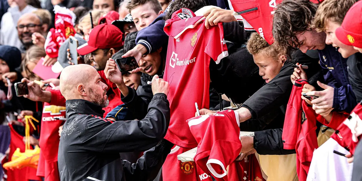 Manchester United's summer shopping list was revealed to fans with a few interesting names on it.