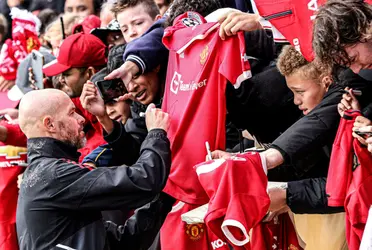 Manchester United's summer shopping list was revealed to fans with a few interesting names on it.