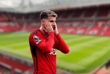 Mason Mount reacts to his incredible miss and Manchester United's defeat