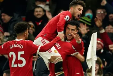 Portuguese striker could take United player with him