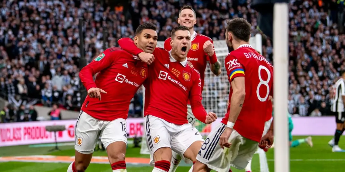 Several Man United stars were caught up in a viral moment as fans celebrated the Carabao Cup win.