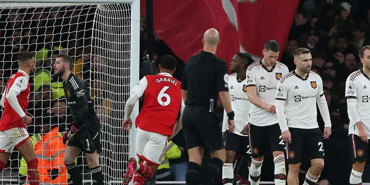 Several Red Devils players were below par today and were berated by the Manchester United fans.