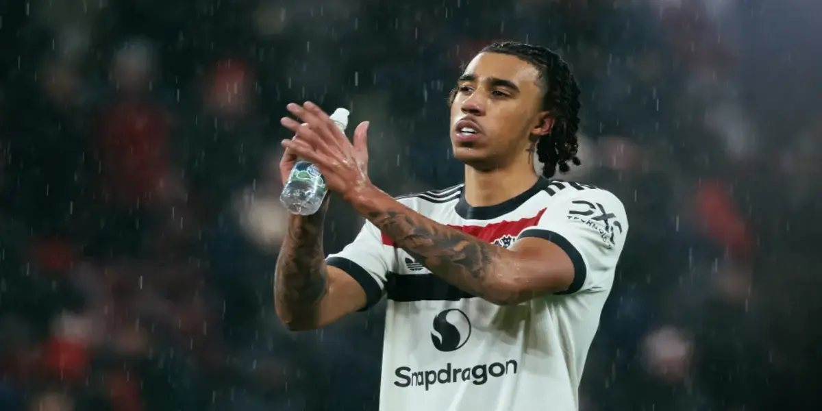 Sliding tackle from the heavens: Yoro denies Nunez