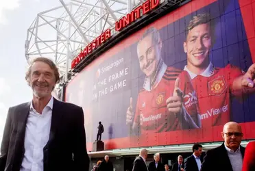 Take a look at all the latest news, views and Man Utd transfer rumours plus reactions and analysis from a disappointing Premier League defeat.