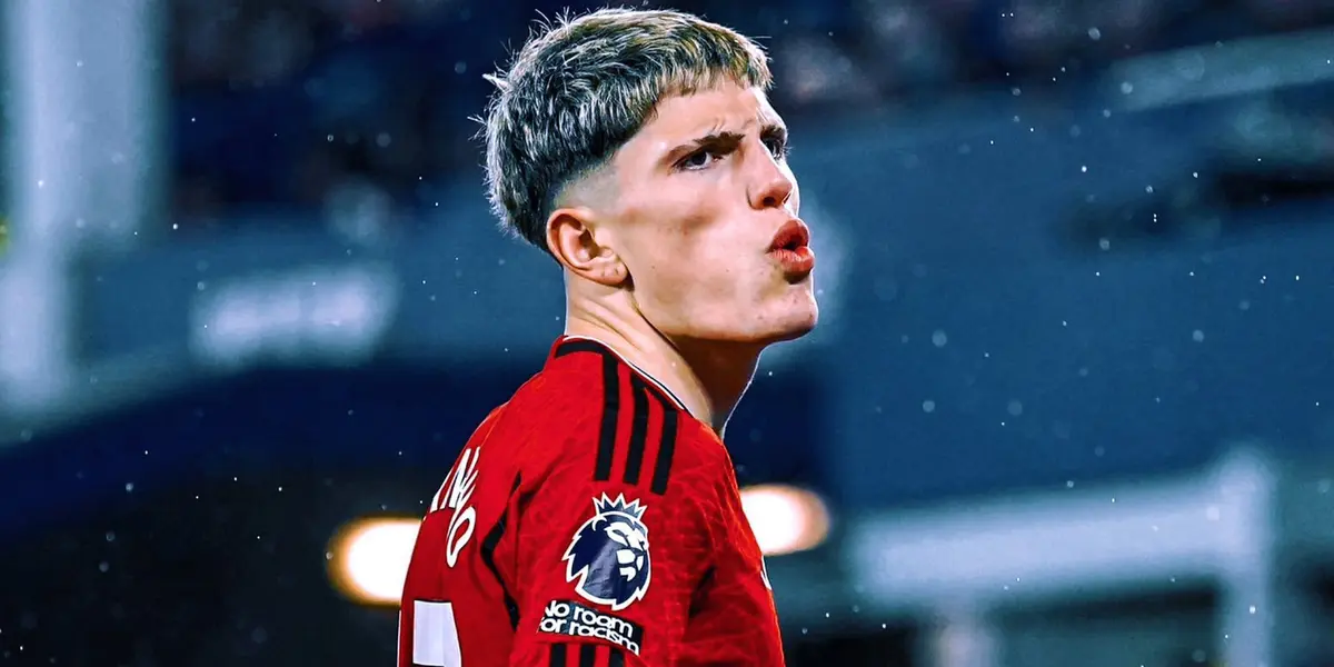 The Argentine returned the trophy to Manchester after more than a decade.