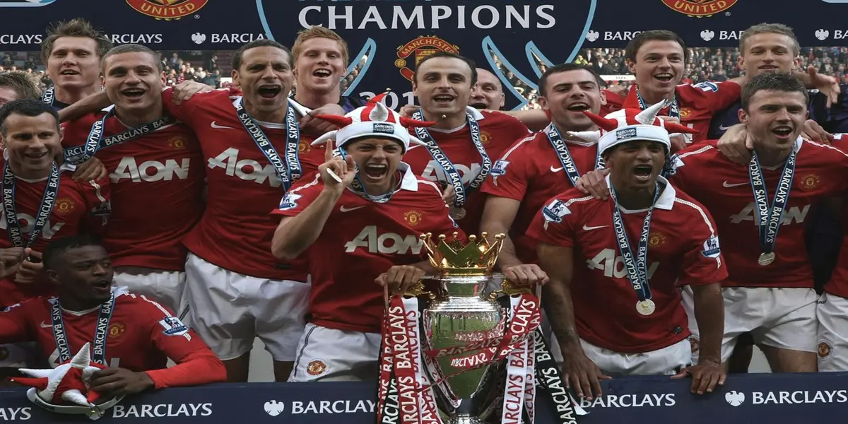 The footballer lives an unknown present in Greece.