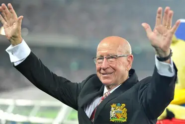 Wembley took the time to make a tribute for Sir Bobby Charlton ahead the game of England National team.