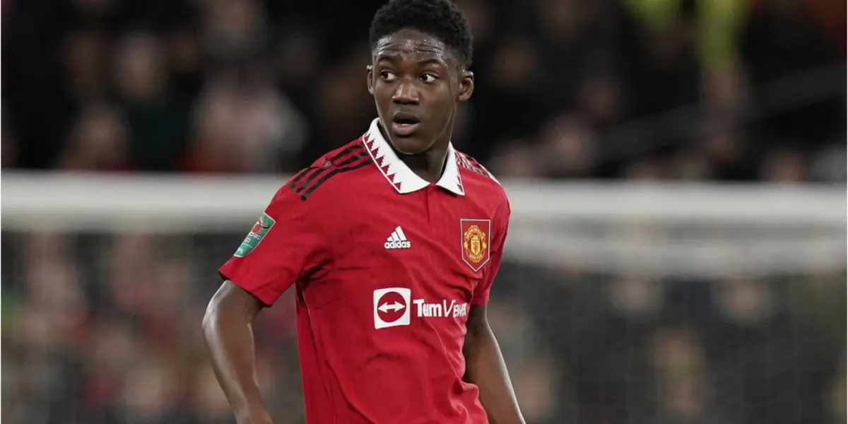 With a fierce rival circling, Manchester United are under pressure to finalize a new deal with promising youngster Kobbie Mainoo.
