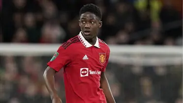 With a fierce rival circling, Manchester United are under pressure to finalize a new deal with promising youngster Kobbie Mainoo.